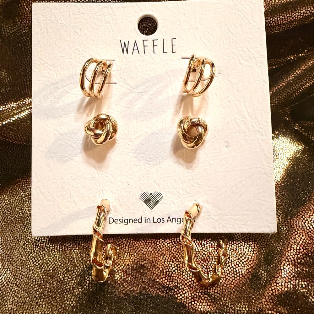 Gold Tone Earrings Set